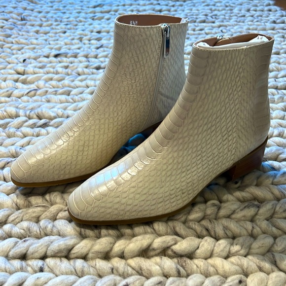 AQUATALIA Snake Skin Bootie Size 8.5 - Picture 1 of 8